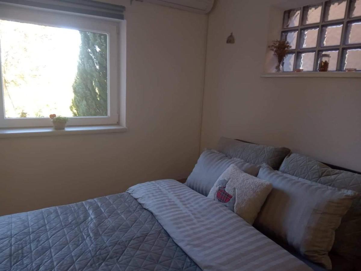 Chez Marthe, Organic Farm Stay Knin Bagian luar foto