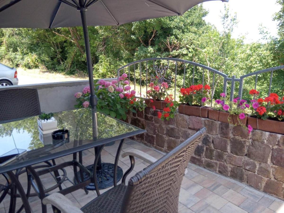 Chez Marthe, Organic Farm Stay Knin Bagian luar foto